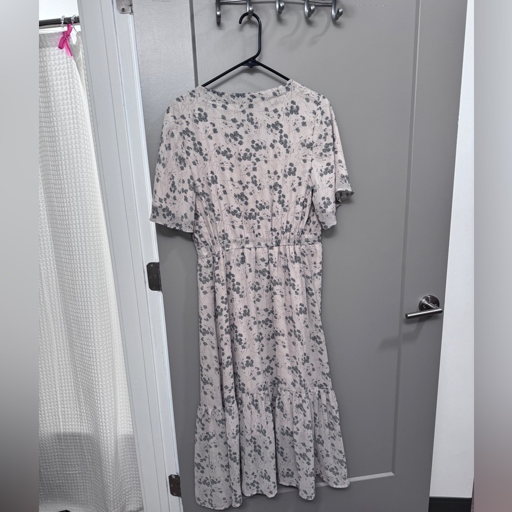 Mikarose floral pattern, button all the way down- size M - Picture 3 of 3